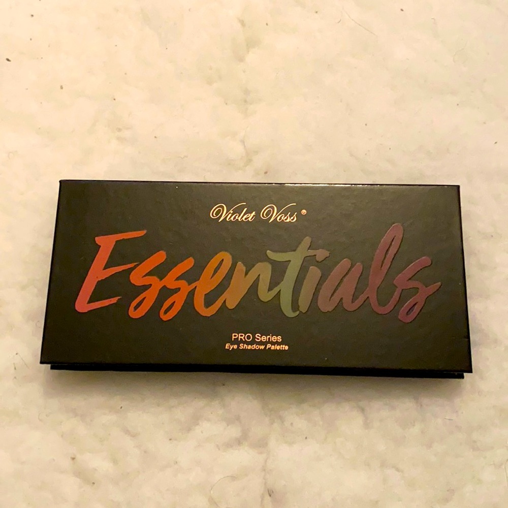 Violet Voss Essentials Palette